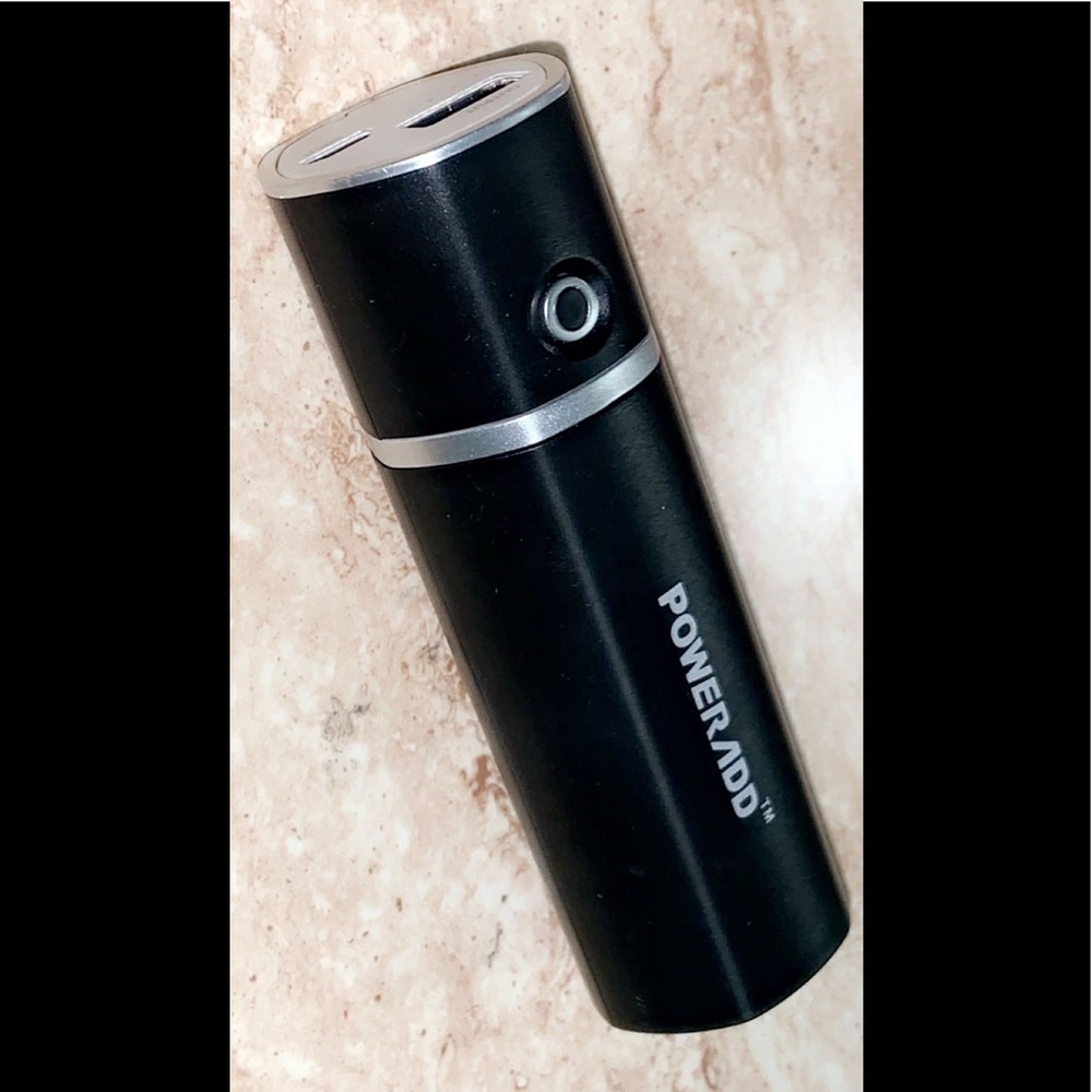 BRAND NEW PORTABLE CHARGER - BLACK